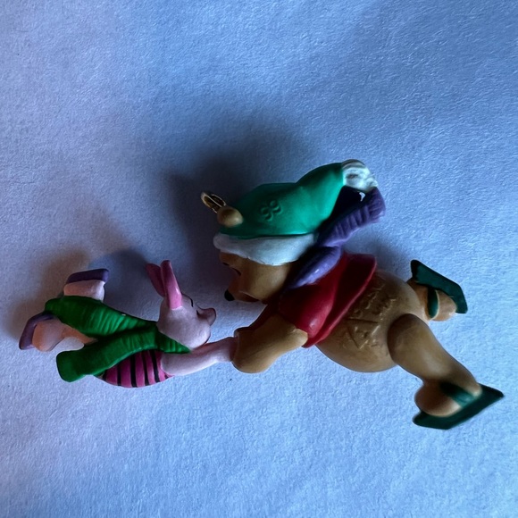 Hallmark Keepsake Ornament. Skating with Pooh. - Picture 10 of 10